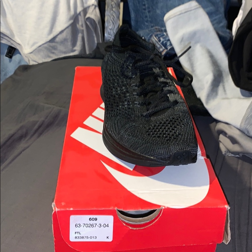 All black nike fly knit!